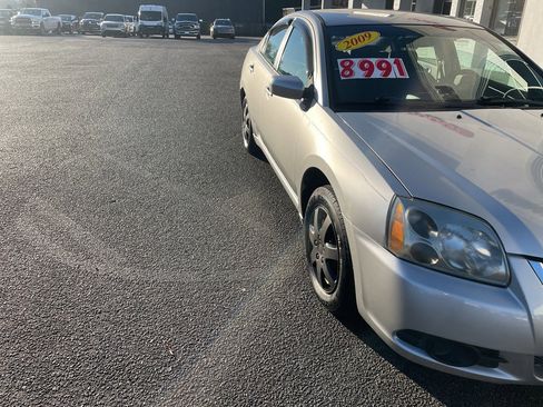 Used 2009 Mitsubishi Galant ES image 2