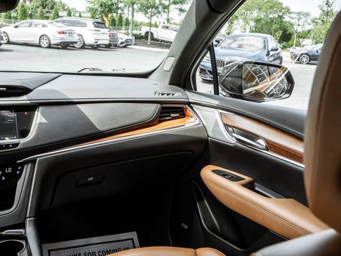 Used 2021 Cadillac XT5 Premium Luxury AWD/4WD image 15