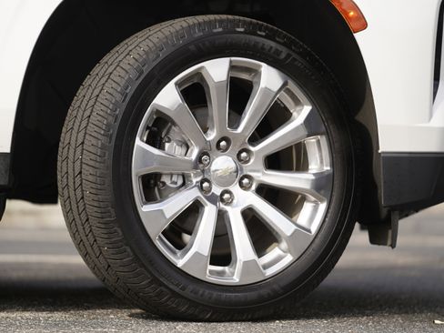 Used 2021 Chevrolet Suburban Premier w/ Premium Package image 38