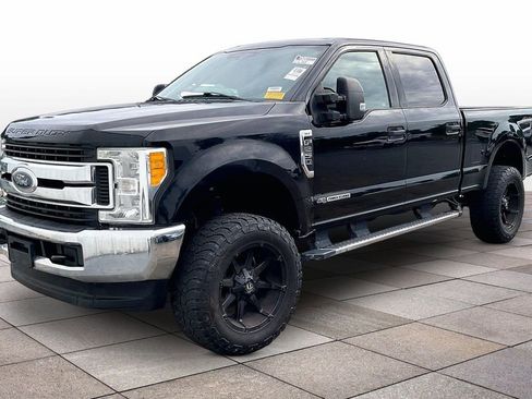 Used 2017 Ford F250 XLT AWD/4WD image 10
