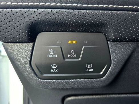 Used 2025 Volkswagen Atlas Cross Sport SE image 16