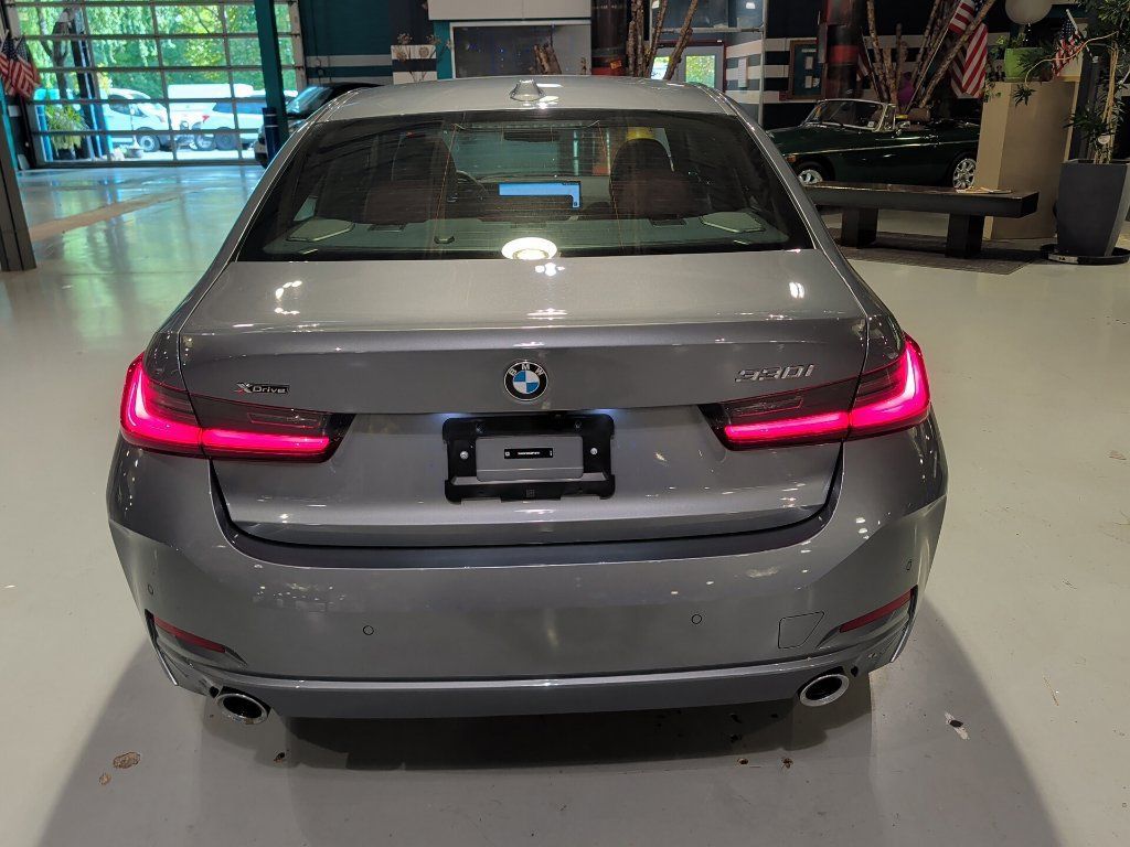 Certified 2025 BMW 330i xDrive Sedan w/ Premium Package AWD/4WD image 14