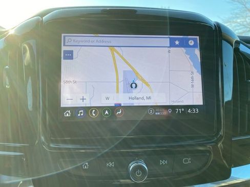 Used 2023 Chevrolet Traverse LT w/ LT Premium Package image 4