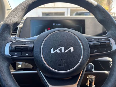 Used 2025 Kia Sportage LX image 28