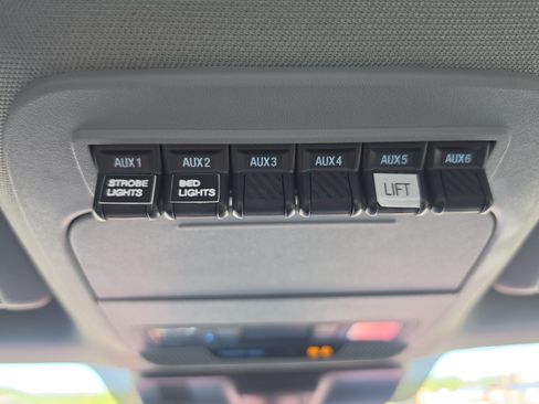 Used 2023 Ford F550 4x4 Regular Cab Super Duty w/ XLT Value Package image 33