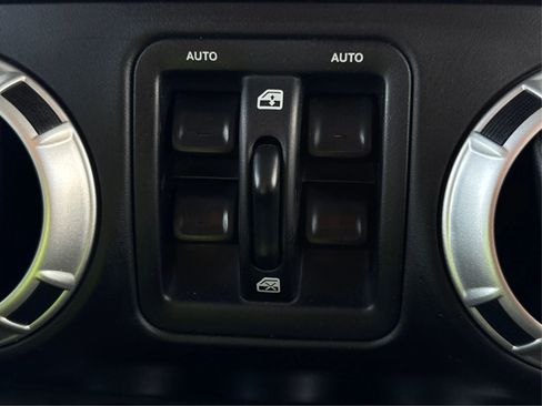 Used 2017 Jeep Wrangler Unlimited Rubicon w/ Connectivity Group image 24