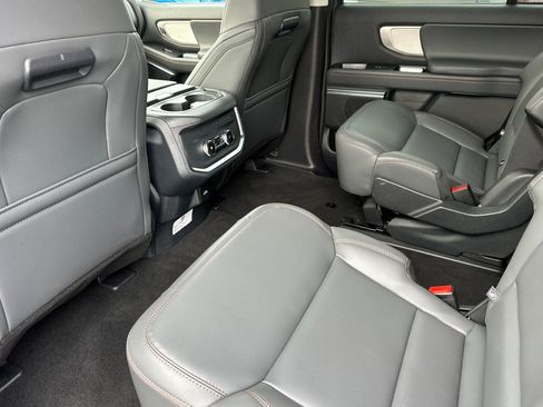 New 2025 Ford Expedition Active image 13