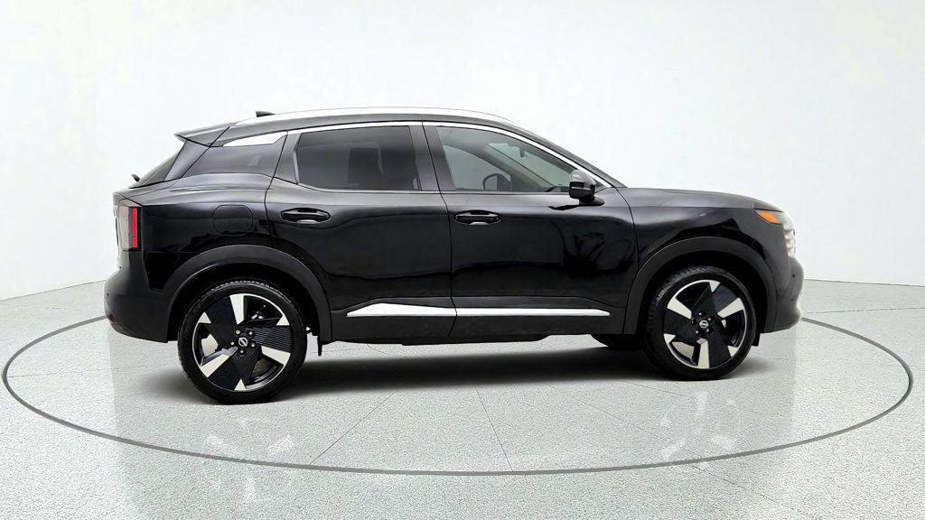 Used 2025 Nissan Kicks SR w/ SR Premium Package AWD/4WD image 4