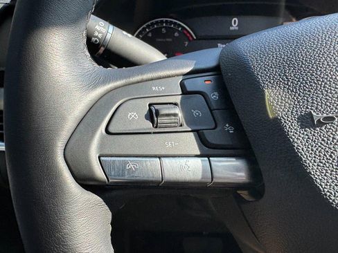 Used 2022 Cadillac XT4 Premium Luxury w/ Enhanced Visibility Package image 18