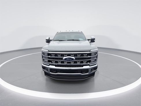 Used 2025 Ford F250 Lariat w/ Chrome Package image 3