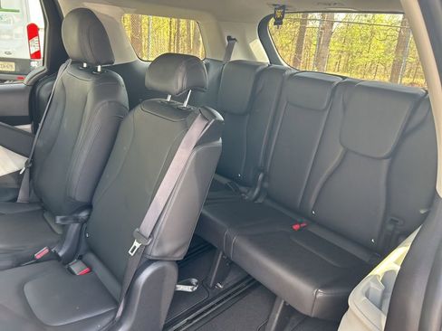 Used 2024 Kia Carnival LX image 25