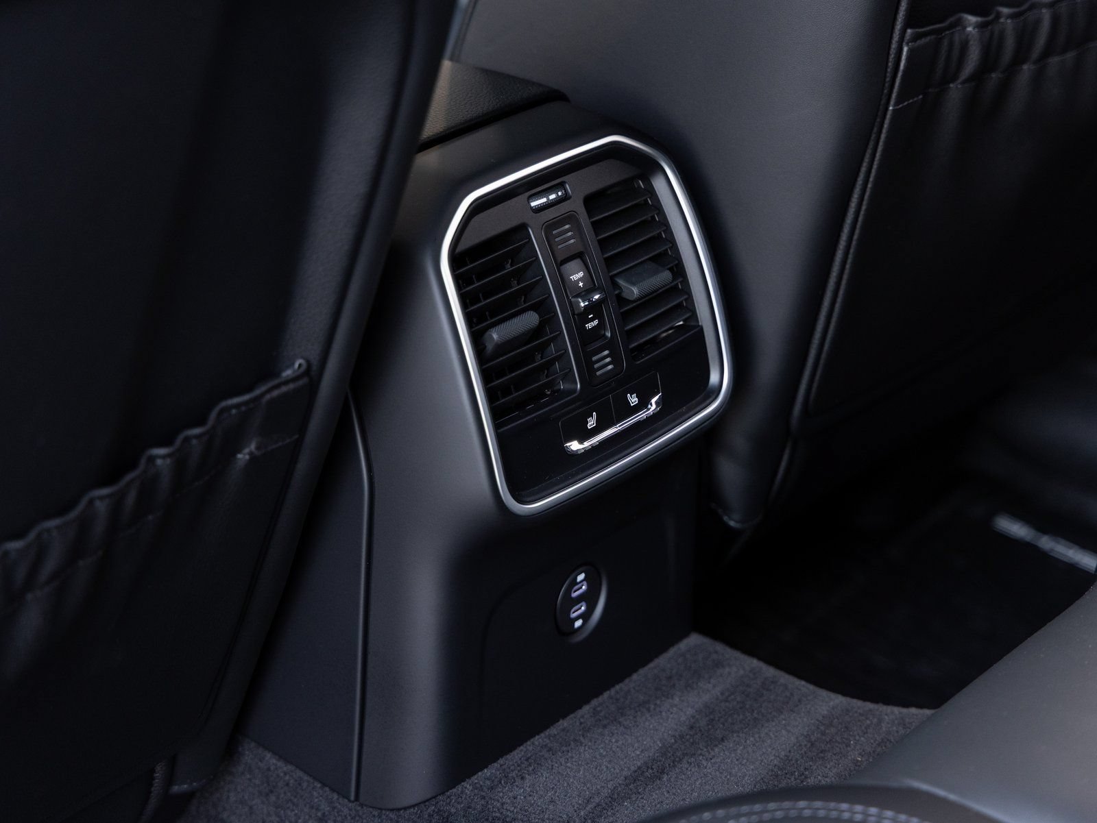 Certified 2026 Porsche Macan AWD/4WD image 27