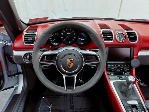 Used 2016 Porsche Boxster Spyder image 79