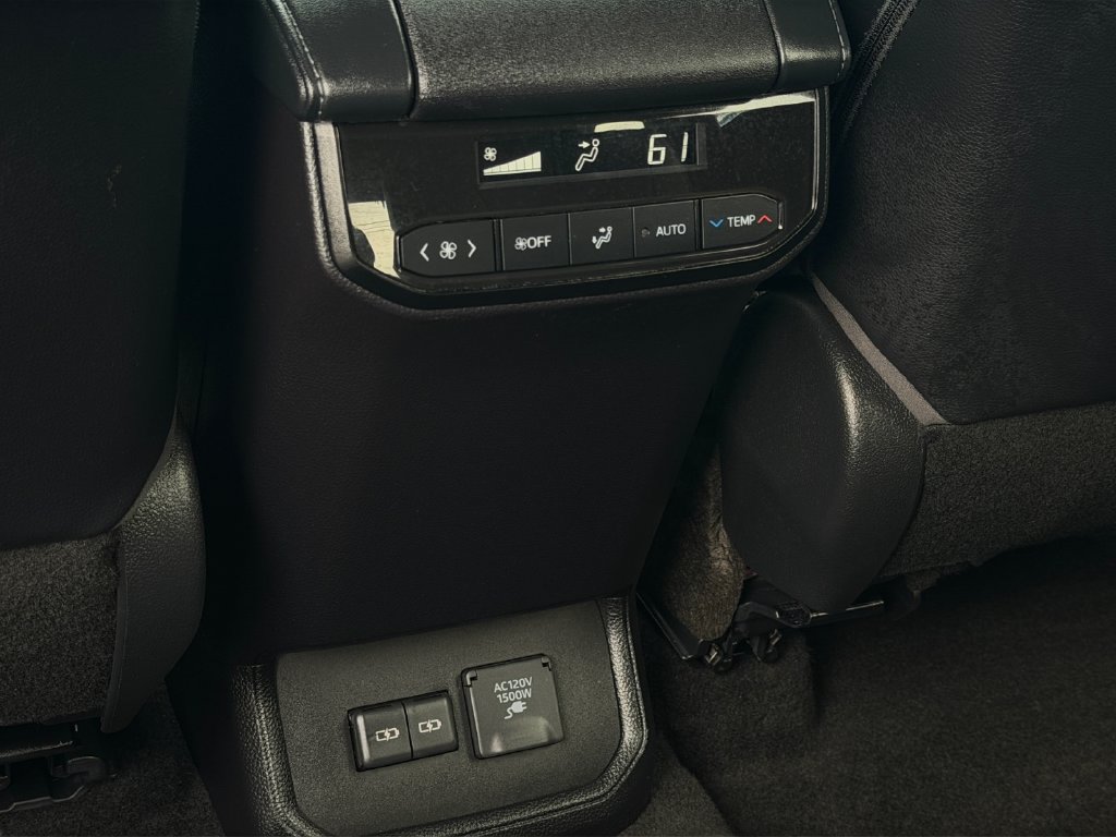 Used 2023 Toyota Highlander Limited AWD/4WD image 18