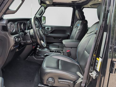 Used 2023 Jeep Wrangler Unlimited Rubicon 4xe w/ Cold Weather Group AWD/4WD image 16