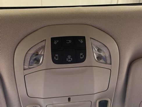 Used 2021 Chrysler Pacifica Limited w/ Uconnect Theater Family Group image 17