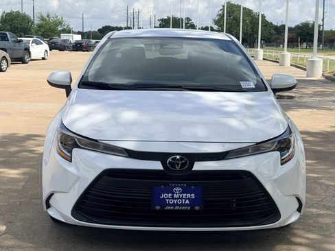 Used 2025 Toyota Corolla LE FWD image 3