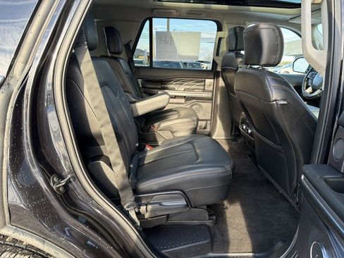 Used 2019 Ford Expedition Platinum image 17