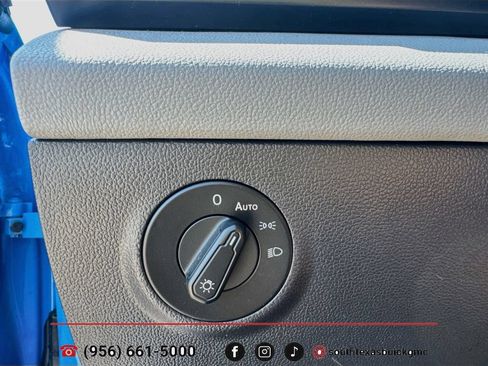 Used 2023 Volkswagen Taos SE w/ Panoramic Sunroof Package FWD image 21