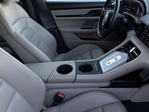 Used 2022 Porsche Taycan image 45