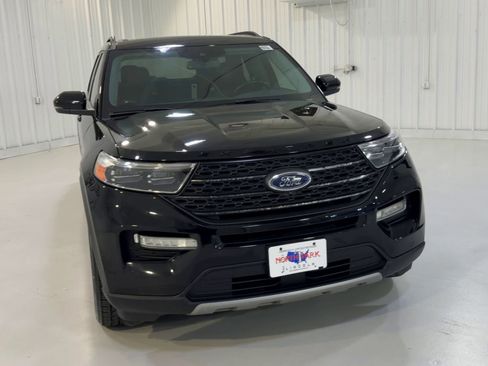 Used 2022 Ford Explorer Limited w/ Equipment Group 301A RWD image 4