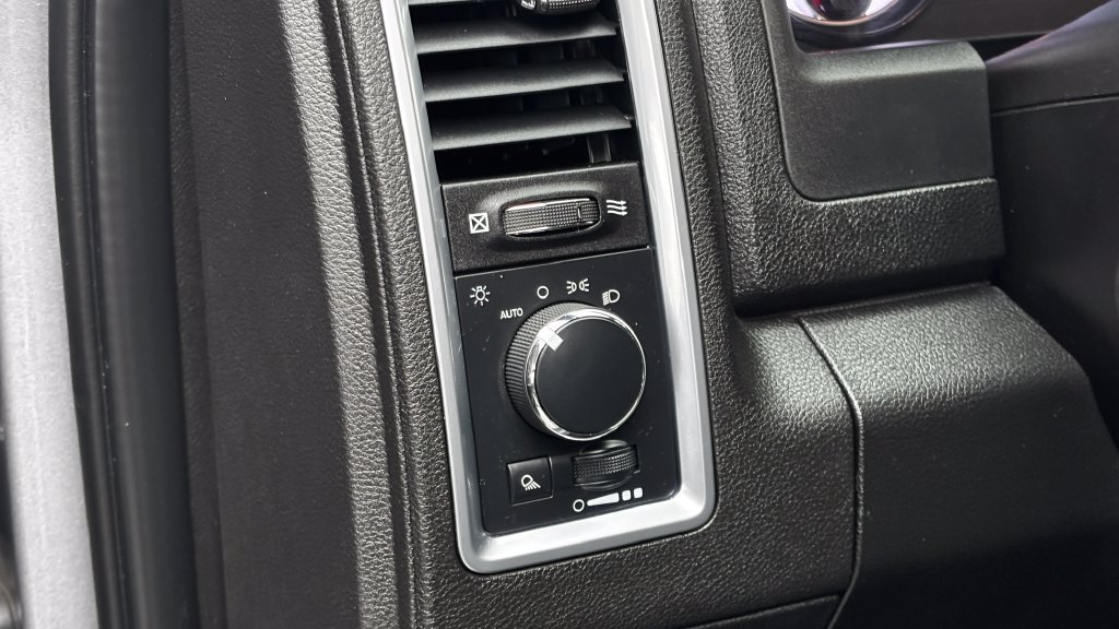 Used 2024 RAM 1500 Classic SLT AWD/4WD image 18