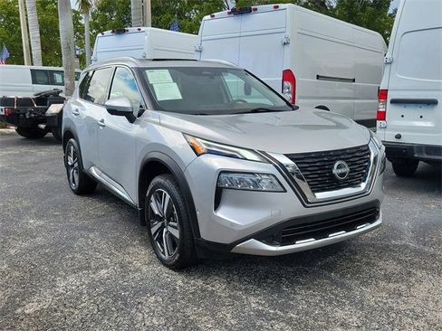 Used 2023 Nissan Rogue Platinum w/ Platinum Premium Package image 2