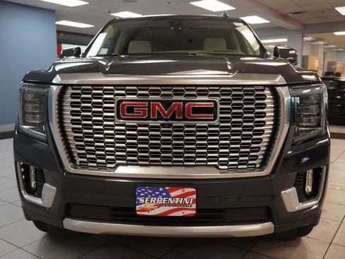Used 2021 GMC Yukon XL Denali w/ Denali Premium Package AWD/4WD image 18