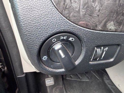 Used 2016 Dodge Grand Caravan SXT FWD image 9