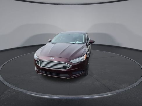 Used 2018 Ford Fusion SE w/ Fusion SE Technology Package image 3