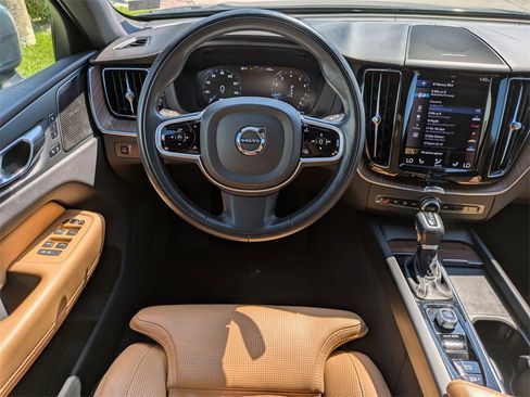 Certified 2021 Volvo XC60 T5 Inscription w/ Advanced Package image 16