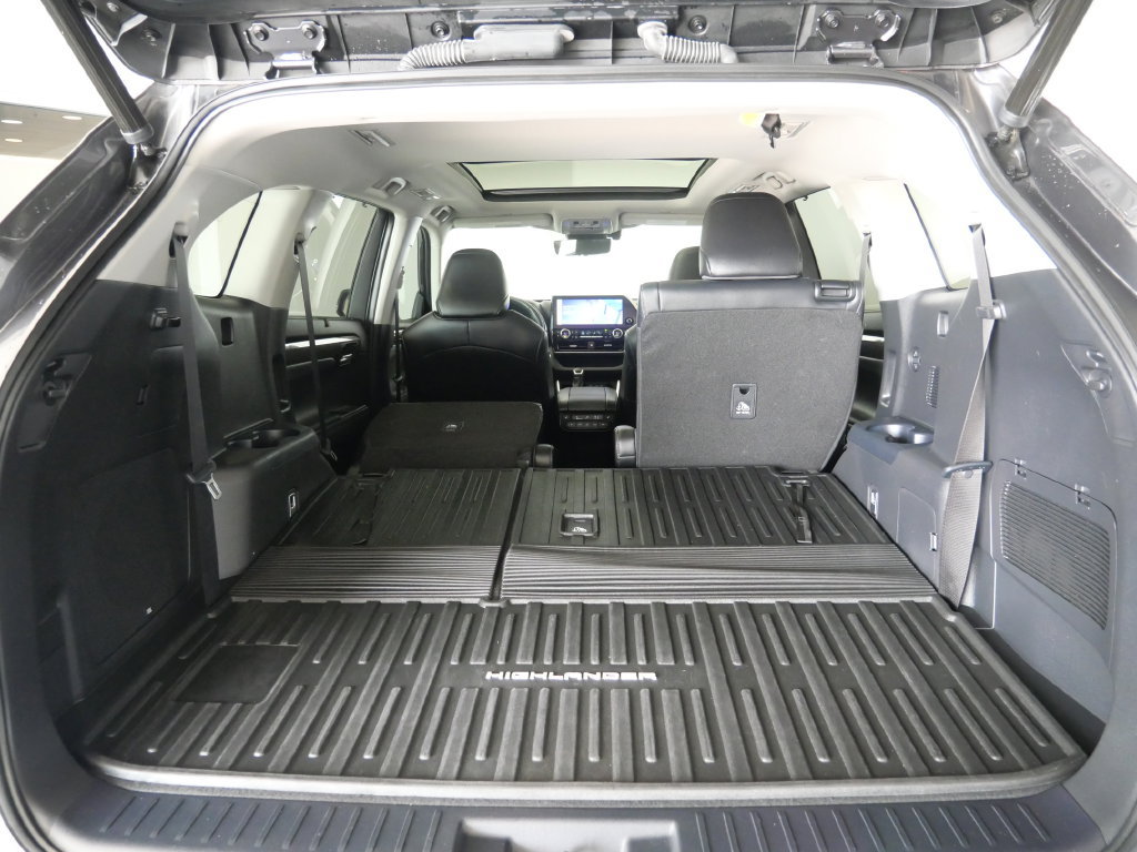 Used 2023 Toyota Highlander Platinum AWD/4WD image 30