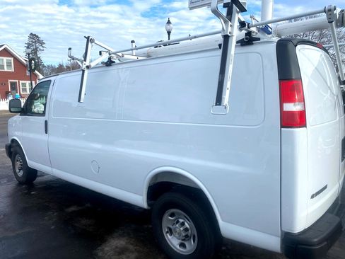 Used 2025 Chevrolet Express 2500 RWD 2500 155 w/ Communications Package image 40