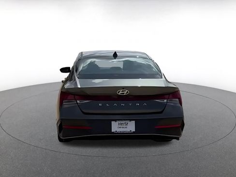 Used 2025 Hyundai Elantra SEL image 11