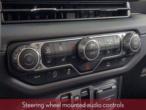 Used 2025 Jeep Wrangler Unlimited Sahara w/ Technology Group AWD/4WD image 28