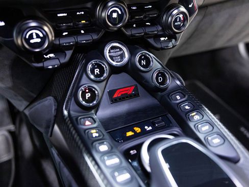 Used 2022 Aston Martin V8 Vantage Coupe RWD image 48