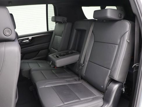 Used 2025 Chevrolet Suburban Z71 AWD/4WD image 12