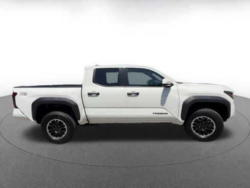 Used 2025 Toyota Tacoma TRD Off-Road AWD/4WD image 16