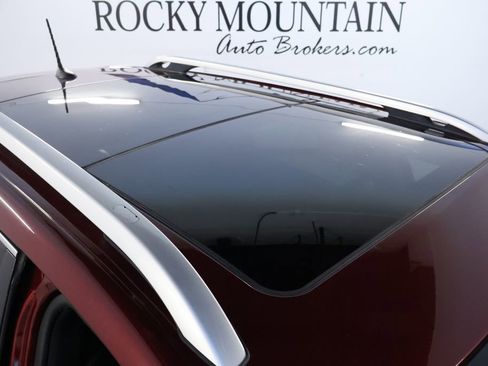 Used 2019 Jeep Cherokee Limited w/ Luxury Group image 12