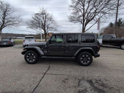 Used 2019 Jeep Wrangler Unlimited Sahara AWD/4WD image 6