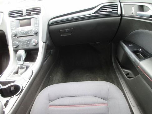 Used 2016 Ford Fusion SE w/ Equipment Group 201A image 16