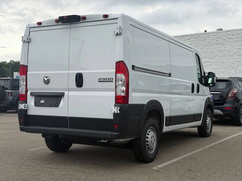 Used 2025 RAM ProMaster 2500 w/ Convenience Group FWD image 5