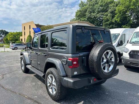 Used 2022 Jeep Wrangler Unlimited Sahara w/ Cold Weather Group AWD/4WD image 12