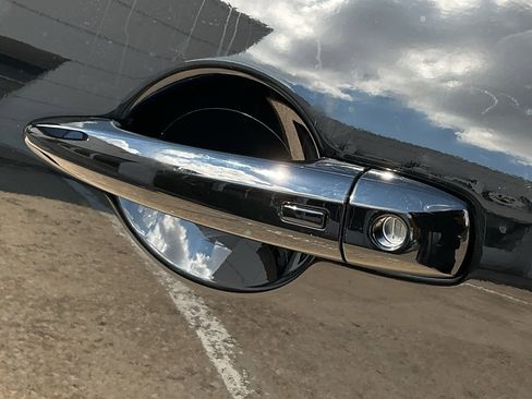 New 2025 Nissan Pathfinder SV w/ Black Appearance Package image 9