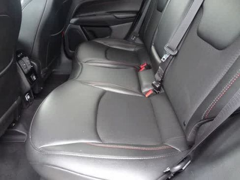 Used 2025 Jeep Compass Trailhawk AWD/4WD image 8