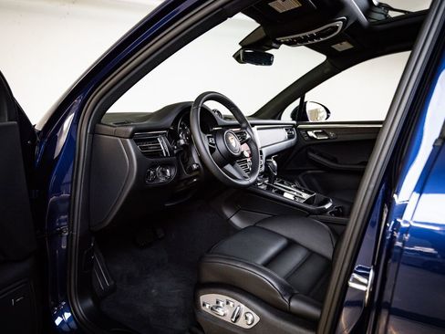 New 2026 Porsche Macan GTS image 4