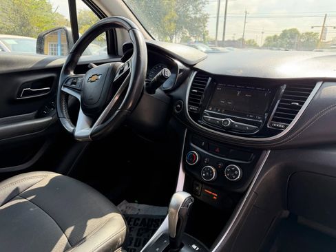 Used 2018 Chevrolet Trax LT w/ LT Convenience Package image 16