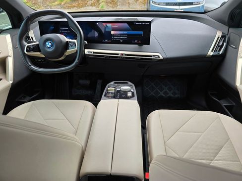 Used 2022 BMW iX xDrive50 w/ Convenience Package AWD/4WD image 16