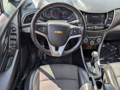 Used 2020 Chevrolet Trax LT w/ LT Convenience Package image 13