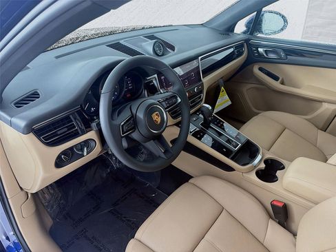 New 2026 Porsche Macan image 4